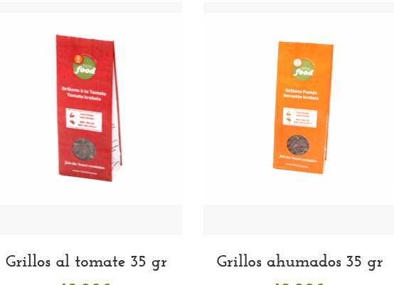 1 sobre con alimento de grillos ahumados, y otro sobre de grillos de tomate